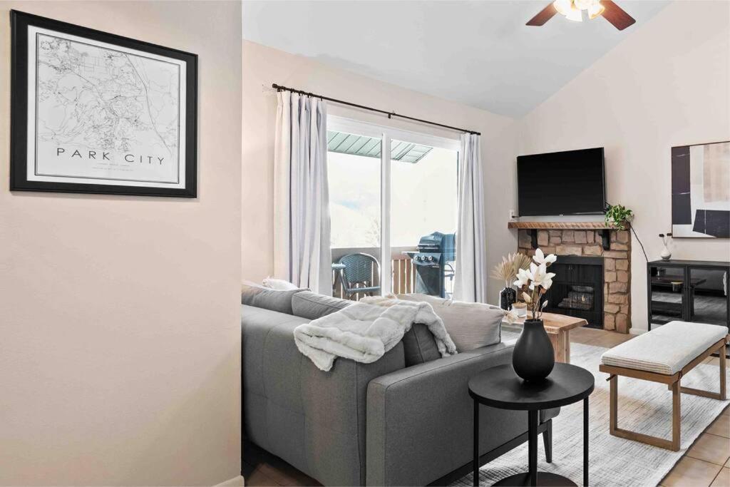 Cozy Top Floor Condo With Mountain Views Park City Bagian luar foto