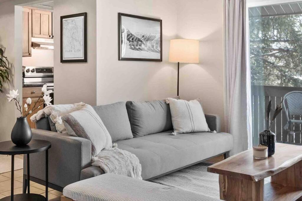 Cozy Top Floor Condo With Mountain Views Park City Bagian luar foto