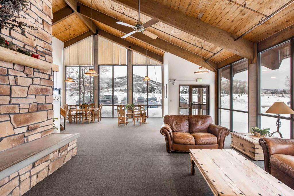 Cozy Top Floor Condo With Mountain Views Park City Bagian luar foto
